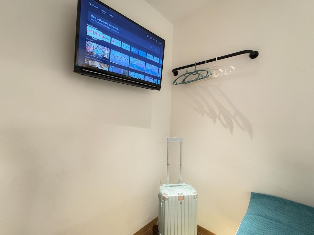 Apple 1 Hotel Queensbay Modern Queen Room 16