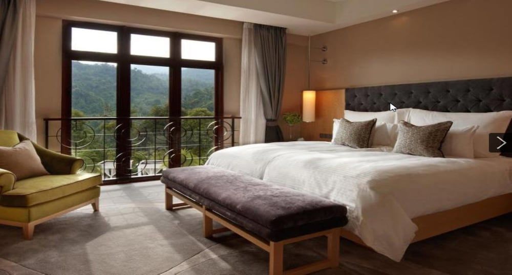 The Chateau Spa & Wellness Resort Premier Room 2