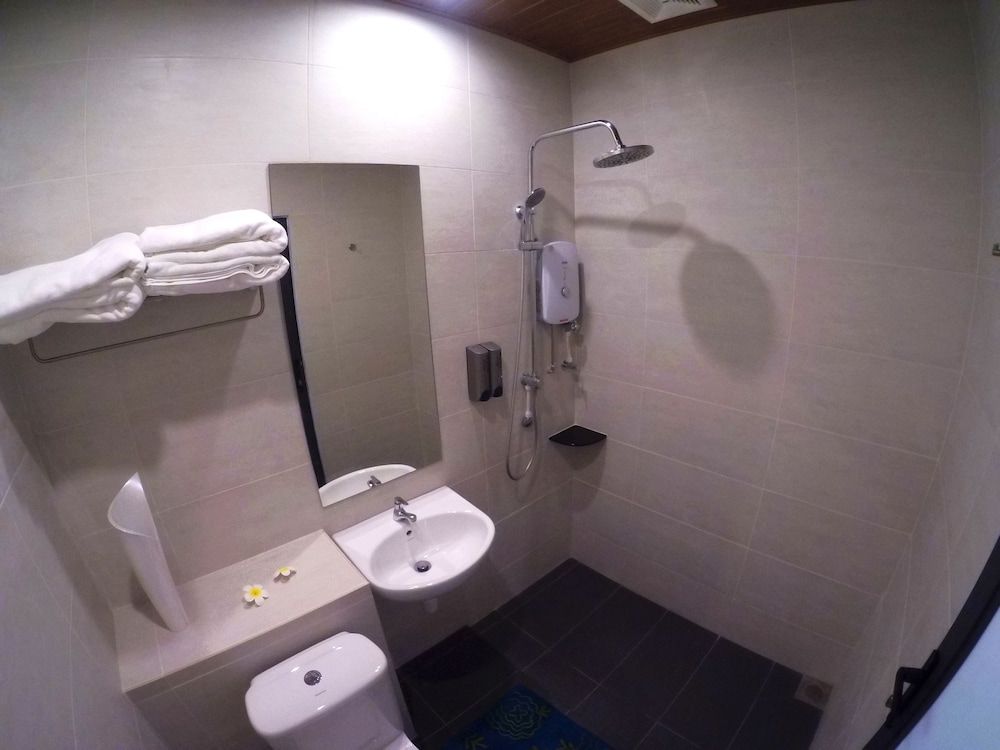 B Street Hotel Deluxe 4