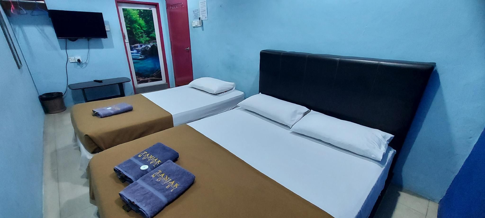 Triple - 1 Queen 1 Single