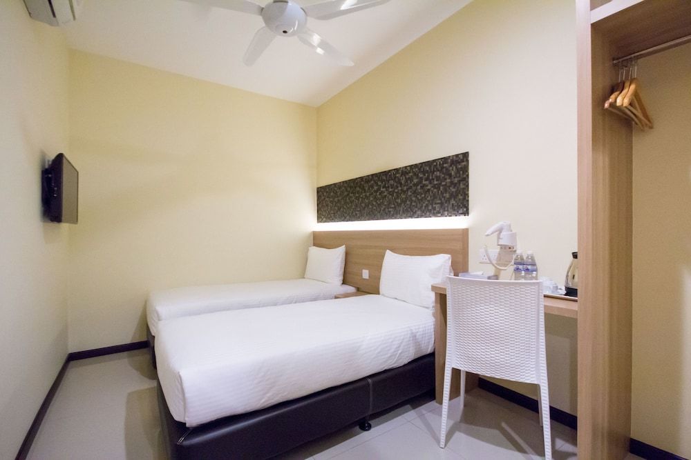 118 Hotel Macalister Standard Twin 2