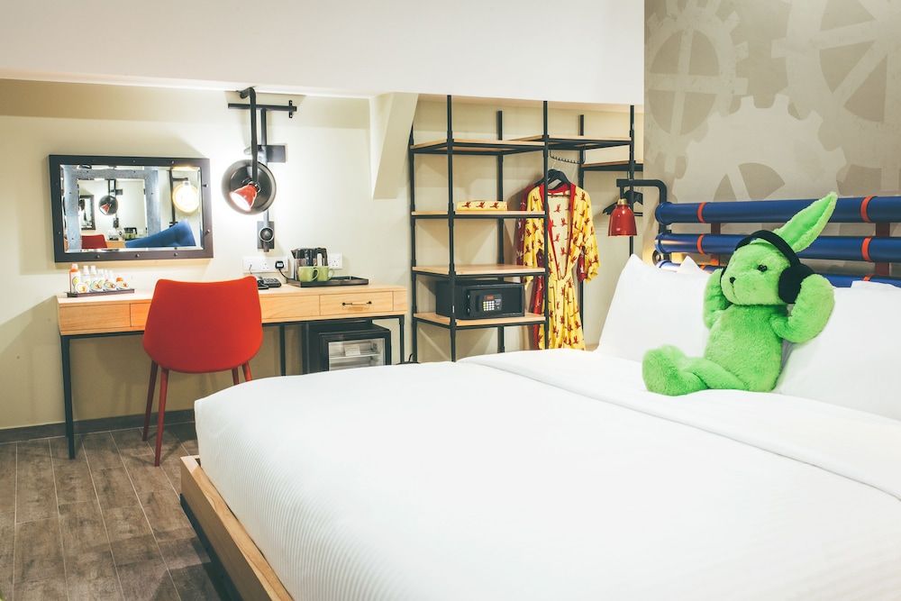 Dash Box Hotel Cyberjaya Dash Studio Super King (Garden View) 3