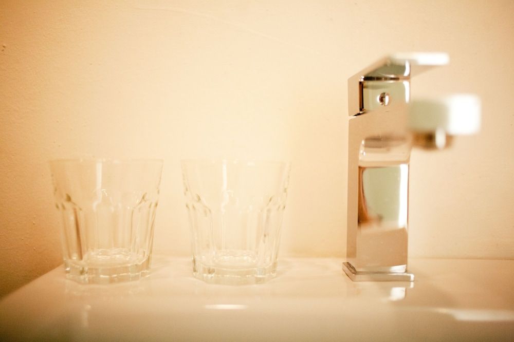 Lantern Hotel Queen Room without Window 5