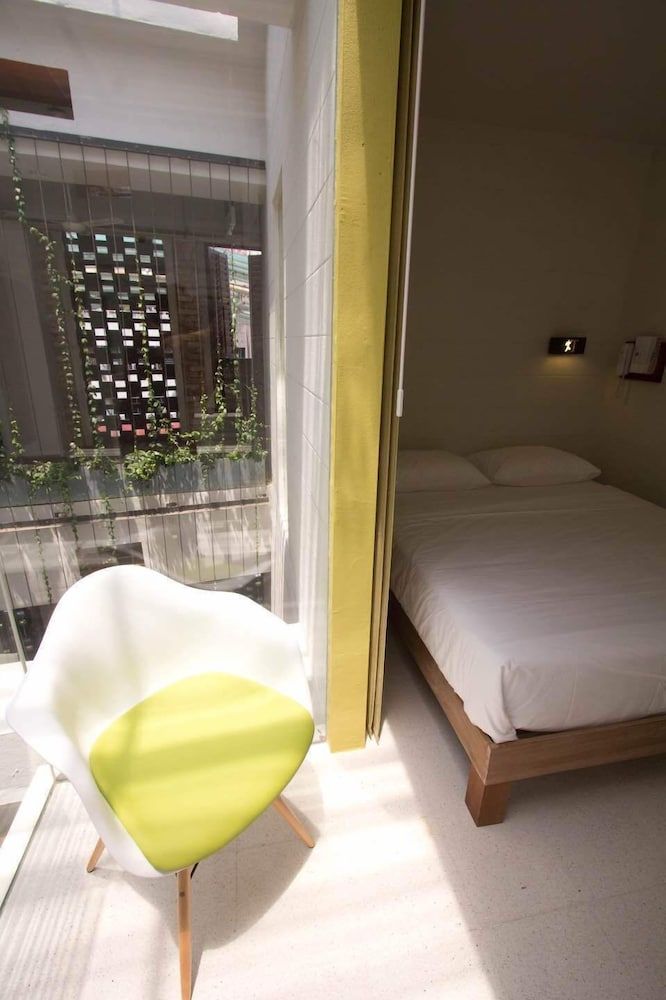 undefined Lantern Hotel 10