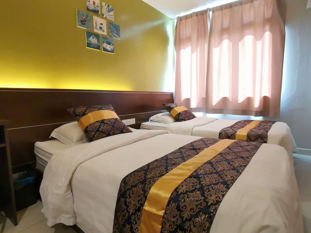 Star Bay Hotel Deluxe Twin Room 2