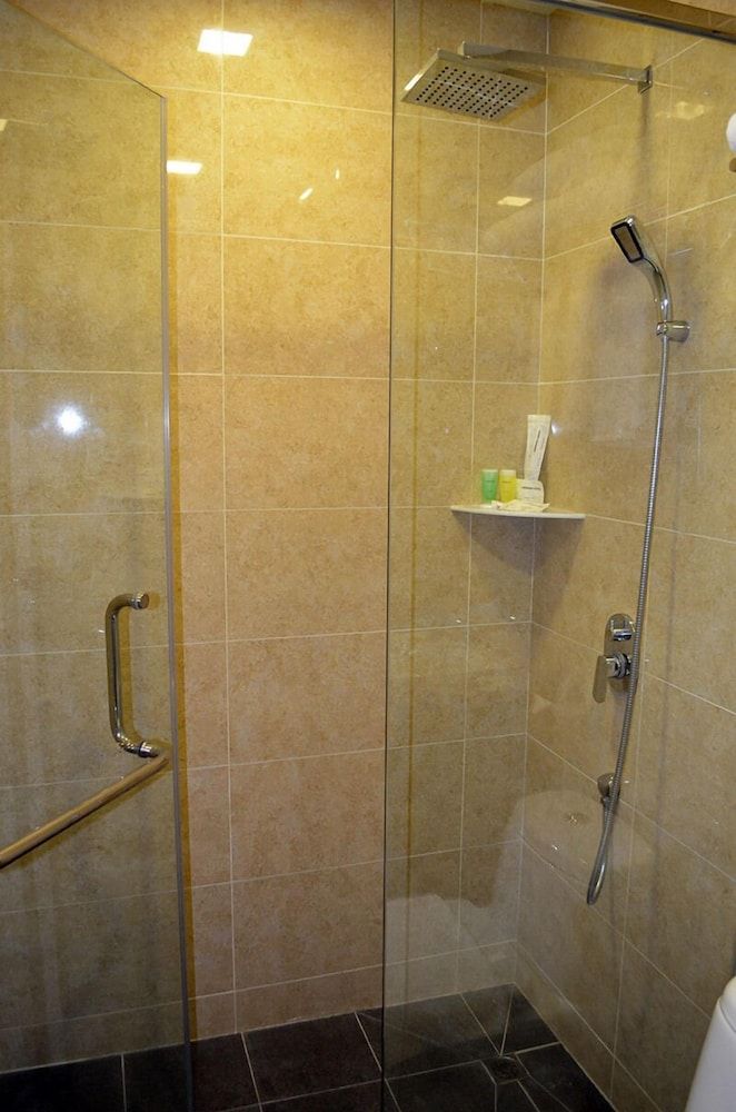 Q Bintang Hotel Standard Room 3