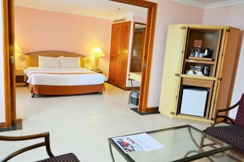 Signature Suite, 1 King Bed, Non Smoking, Sea View