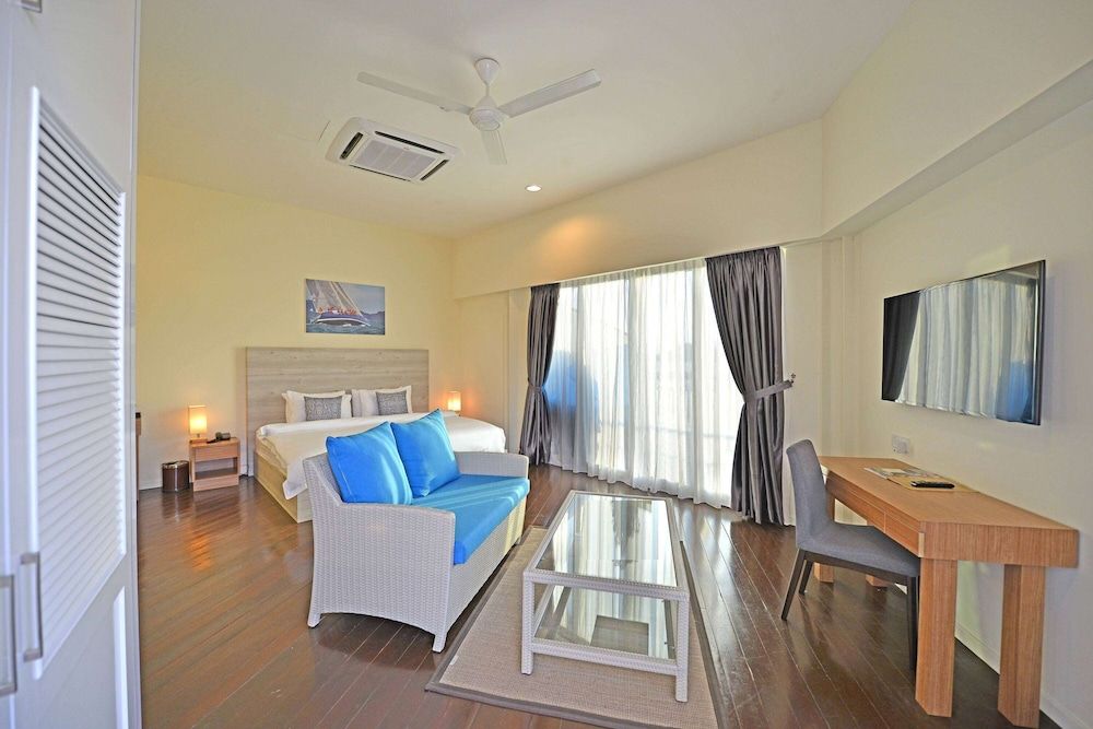 Suite, 1 King Bed, Non Smoking (Captain)