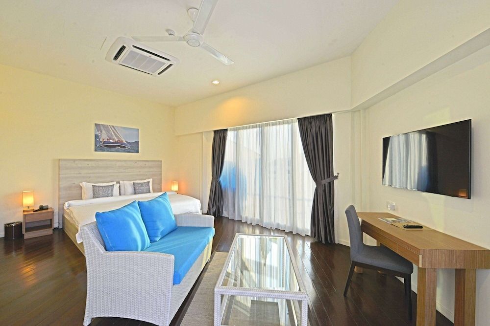 Suite, 1 King Bed, Non Smoking (Captain)