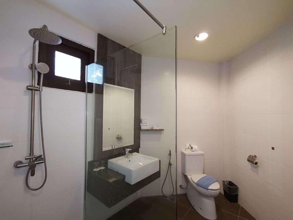 Ramada by Wyndham Langkawi Marina Room, 1 Queen Bed, Non Smoking (No Windows) 4