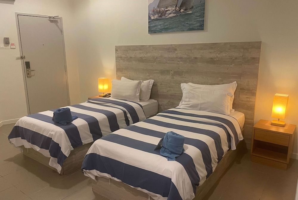 Room, 2 Twin Beds, Non Smoking (No Windows)