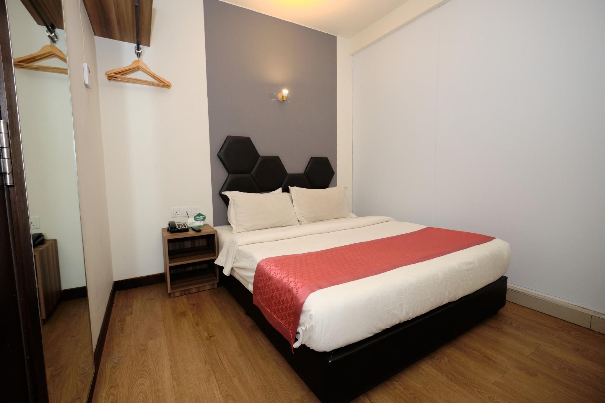 Standard Queen Without Window