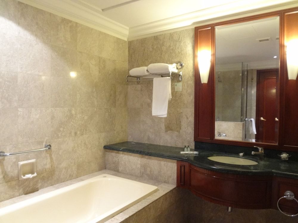 Empire Suites @ Times Square Two Bedroom Suite 8