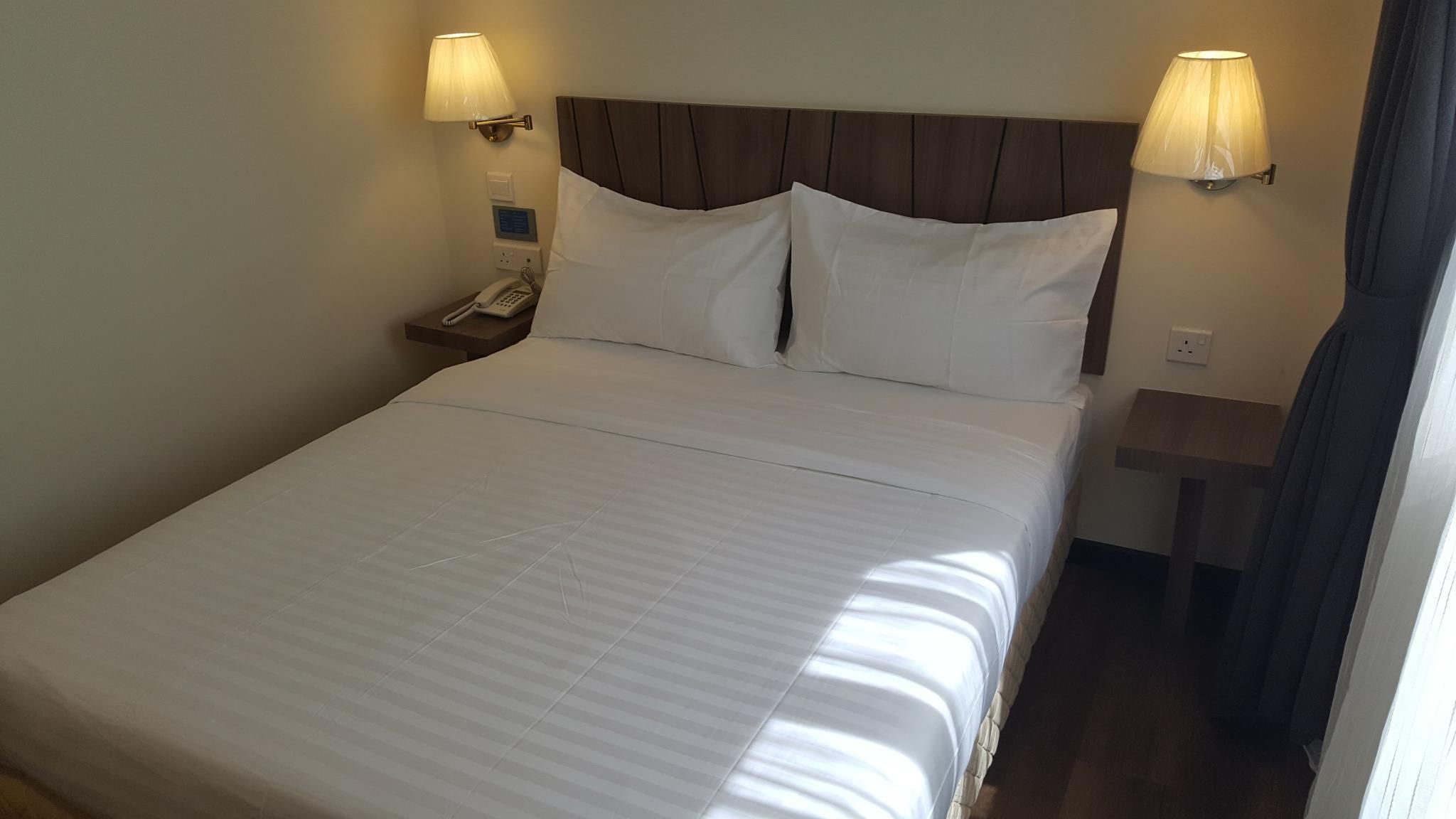 Queen Bed With Window