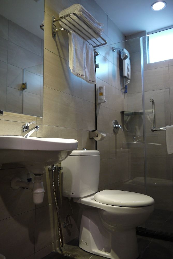 KL Hotel Premium Double Room, 1 King Bed 4