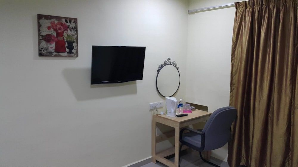 First and New Star Hotel Superior Room, 1 Queen Bed 3