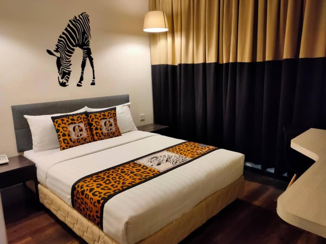 Queen Bed With Window