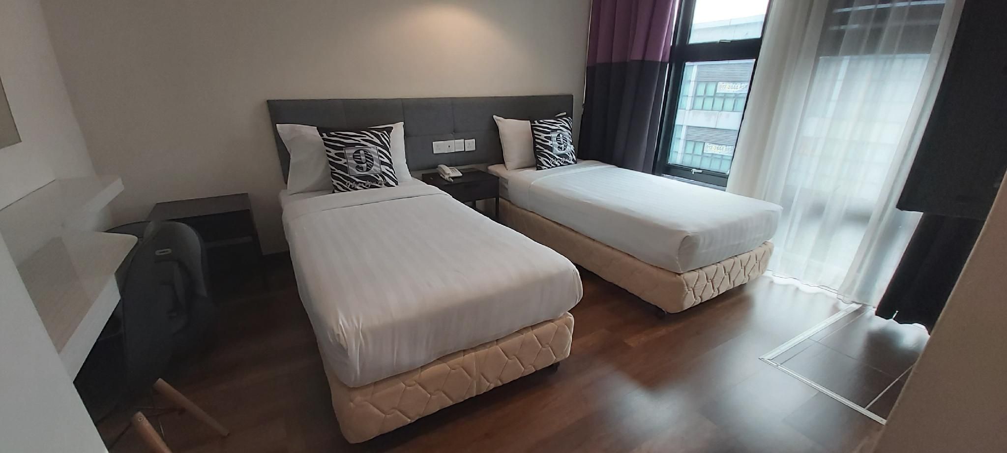 Twin (two single sized beds)