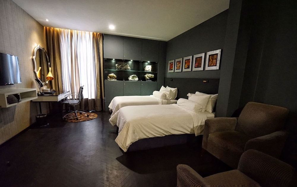 Bedrock Hotel Deluxe Room