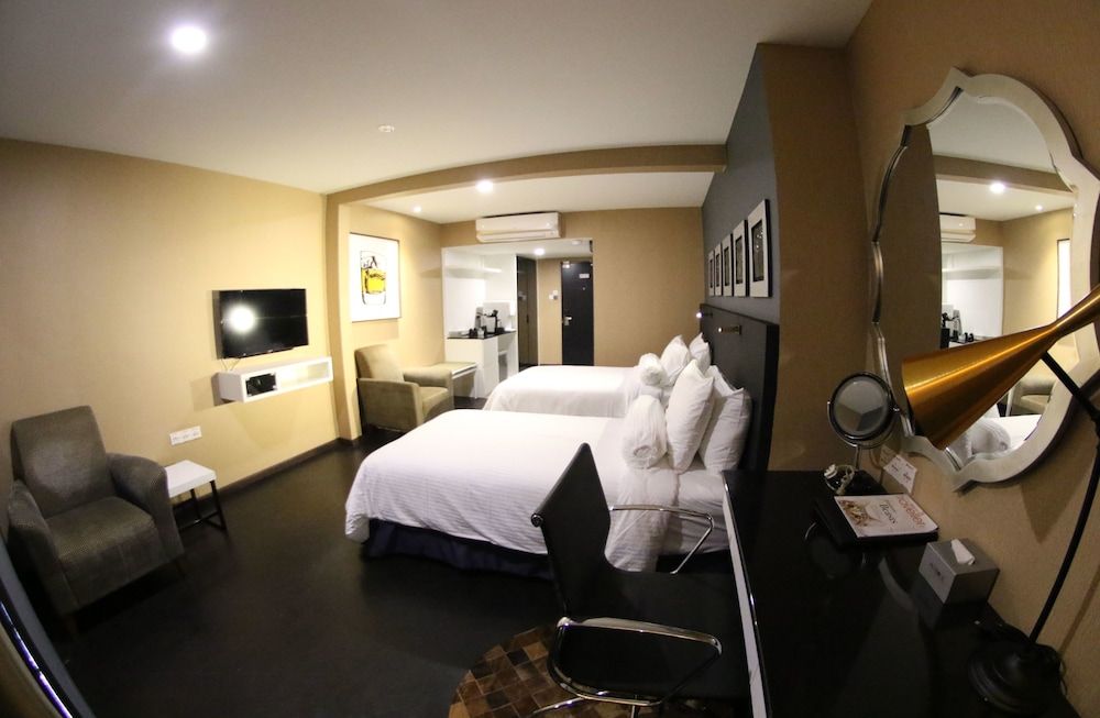 Bedrock Hotel Deluxe Room 4