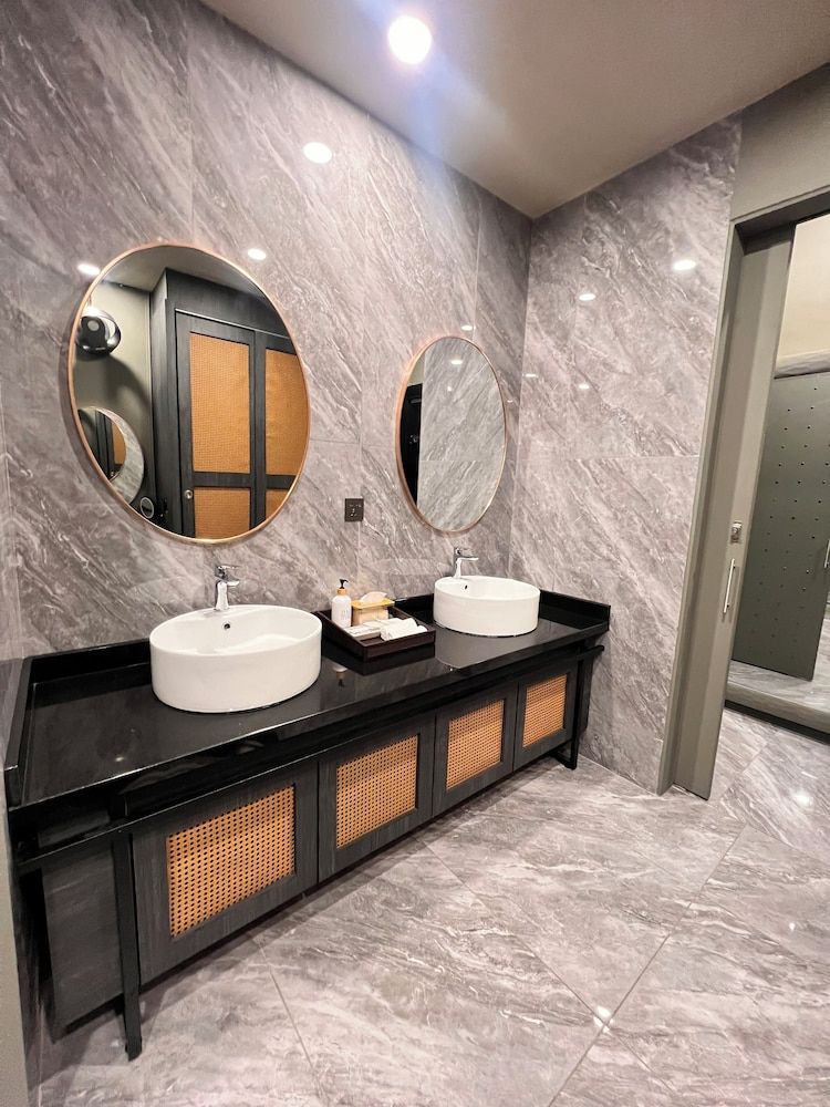 undefined Bedrock Hotel 6