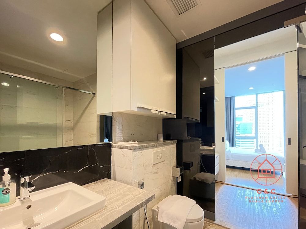 The Platinum Suites Deluxe Suite, 1 Bedroom 8