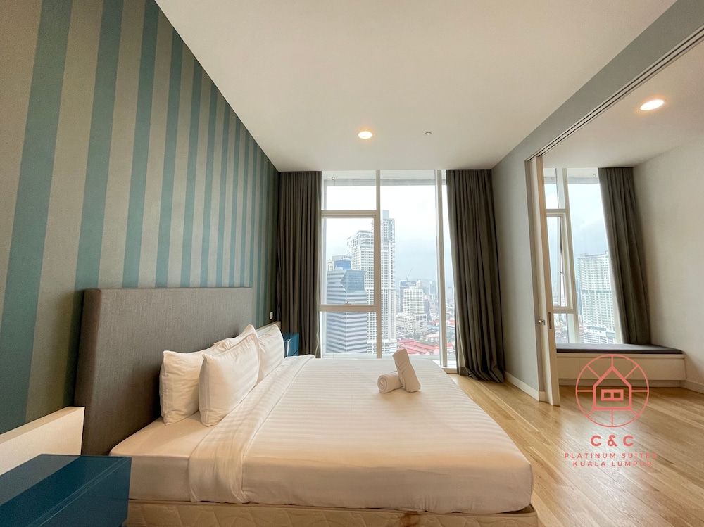 The Platinum Suites Deluxe Suite, 1 Bedroom 2