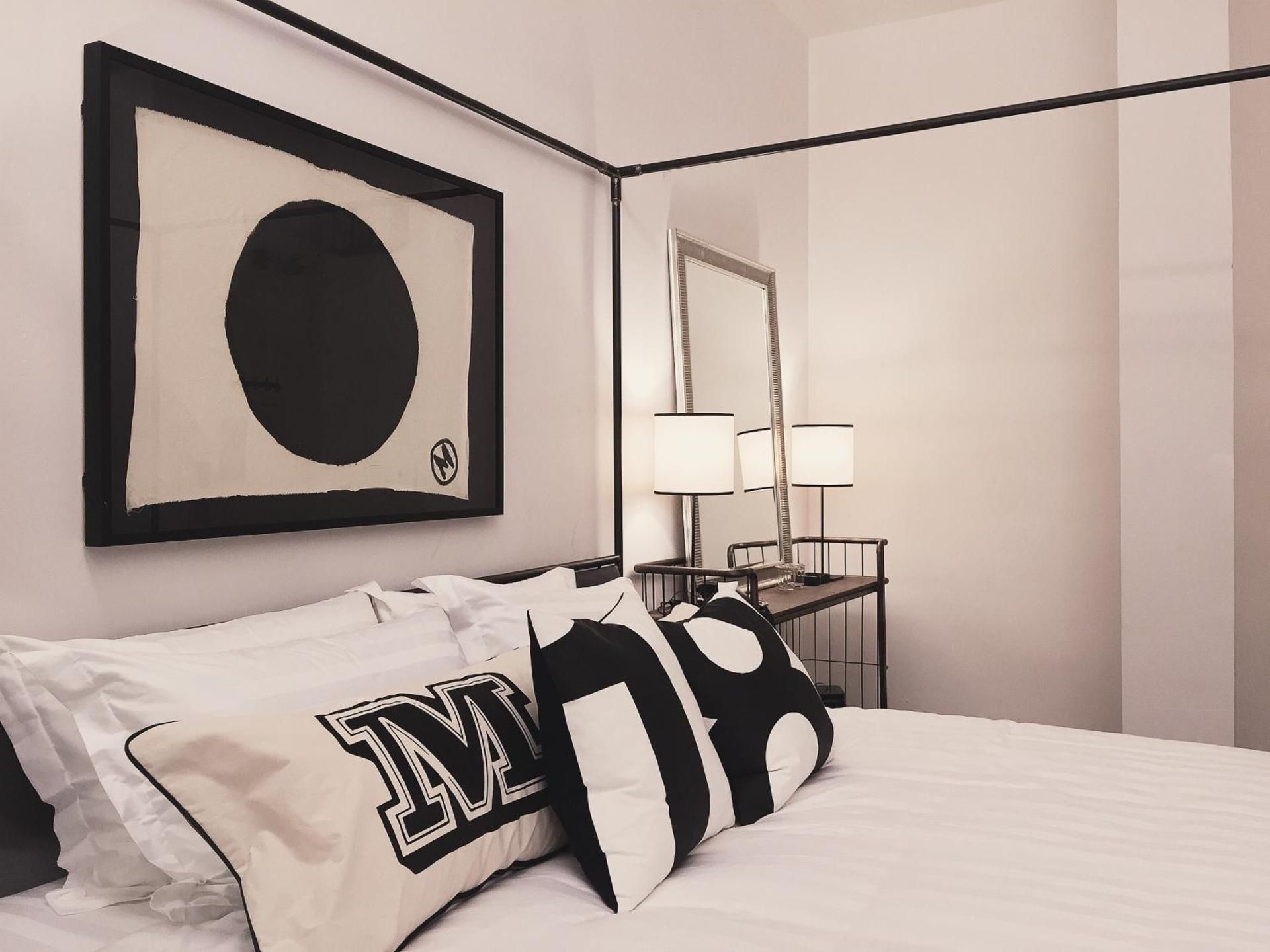 undefined M Boutique Station 18 10