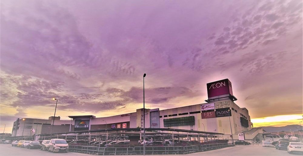 undefined M Boutique Station 18 9