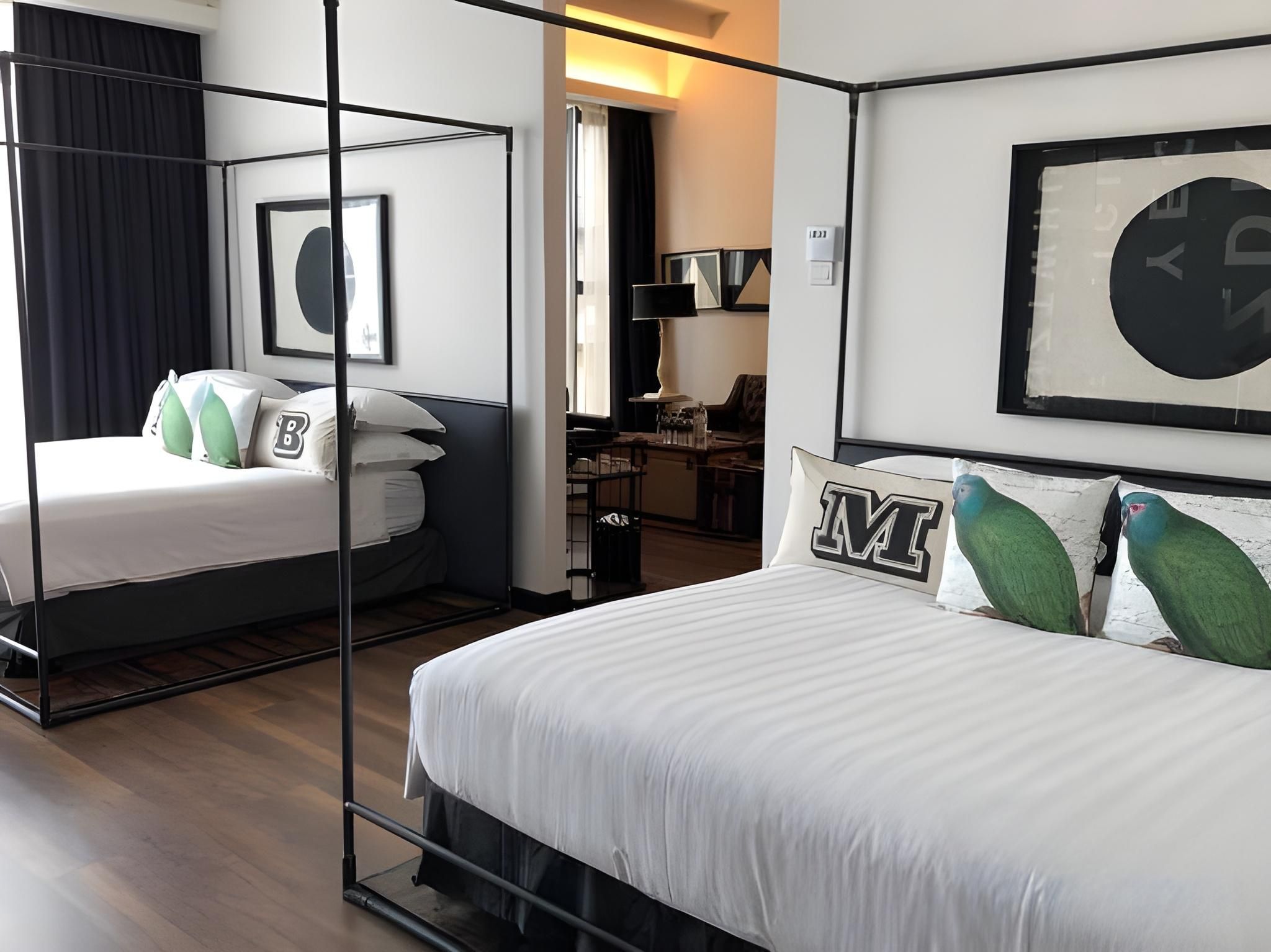 undefined M Boutique Station 18 8