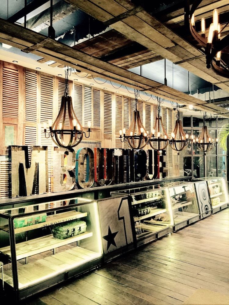 undefined M Boutique Station 18 7