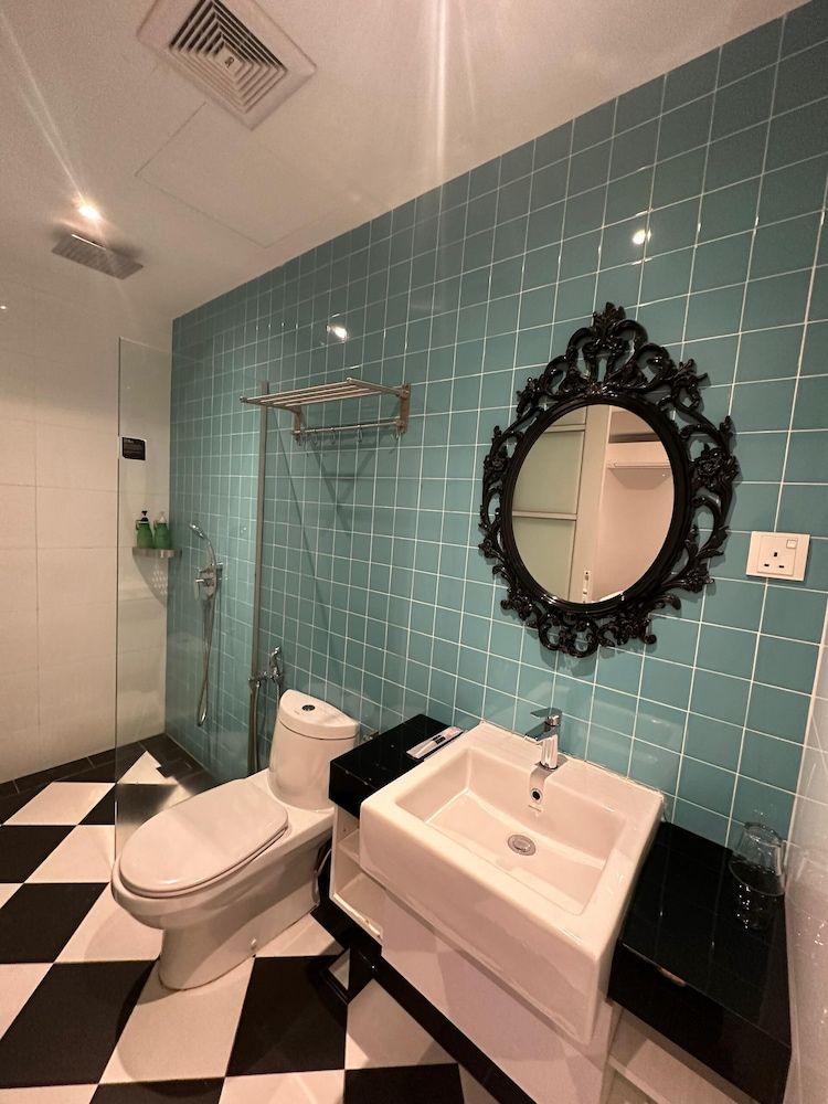 Deluxe Queen Room Without Window