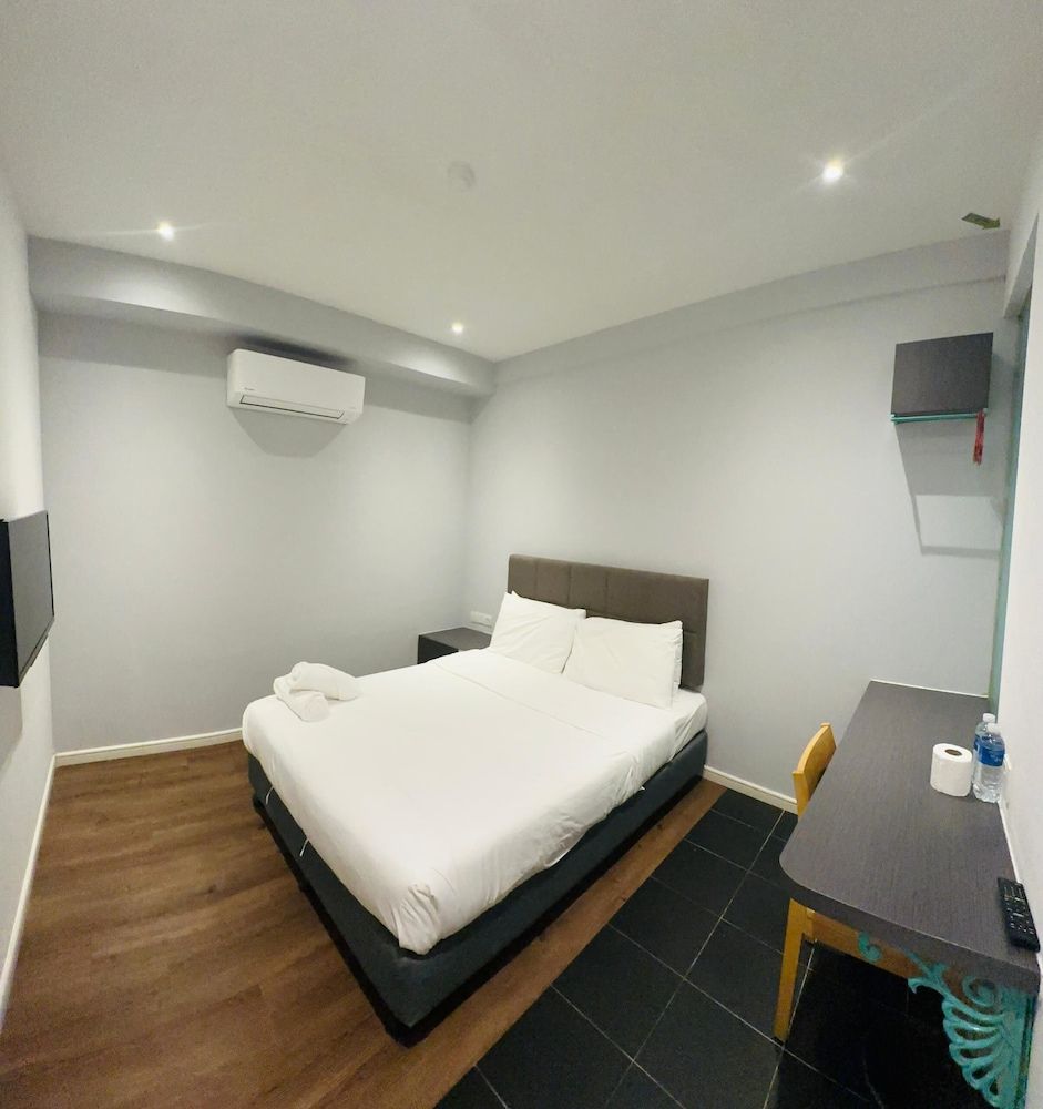 undefined Havona Boutique Hotel at Mount Austin 4