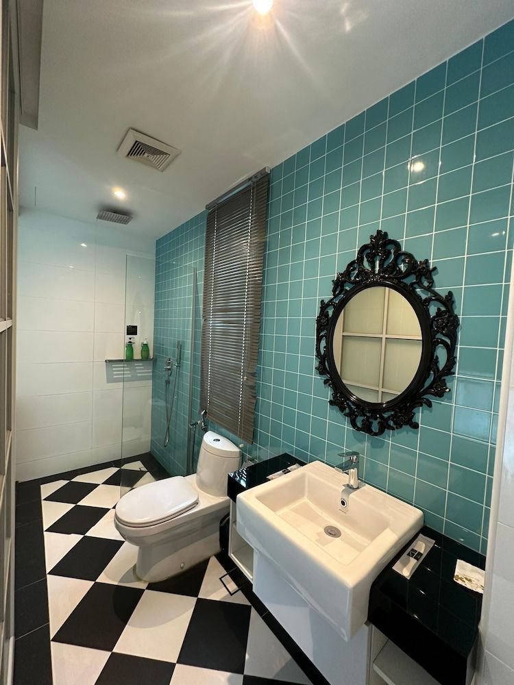 undefined Havona Boutique Hotel at Mount Austin 5