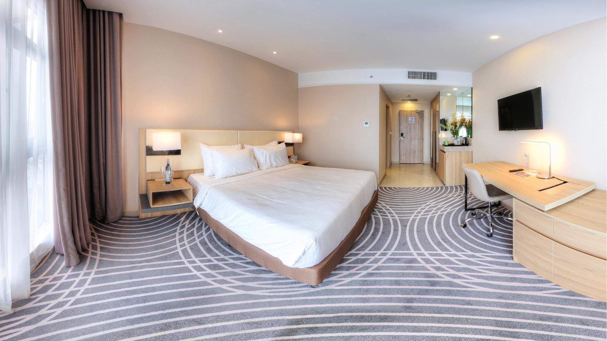 Skyline Deluxe King Room