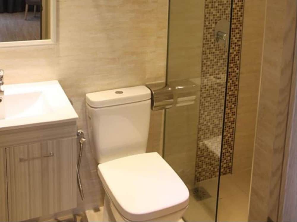 NU Hotel Superior Room 9