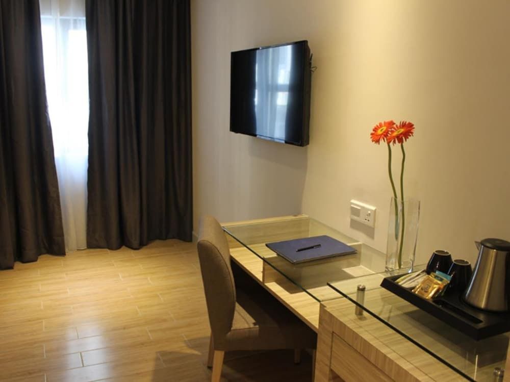 NU Hotel Superior Room 3