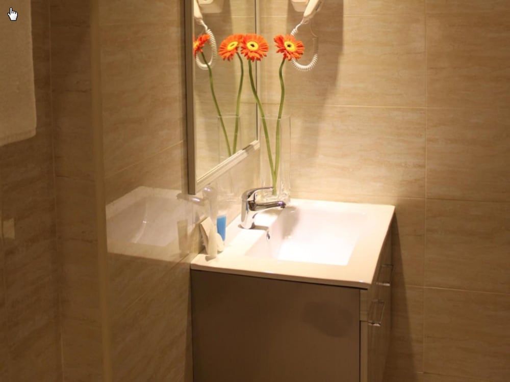 NU Hotel Superior Room 2