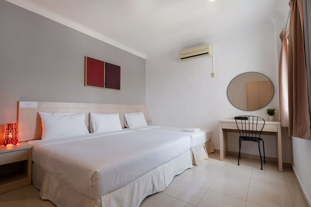 Deluxe 3 Bedrooms Apartment with Full Kitchen