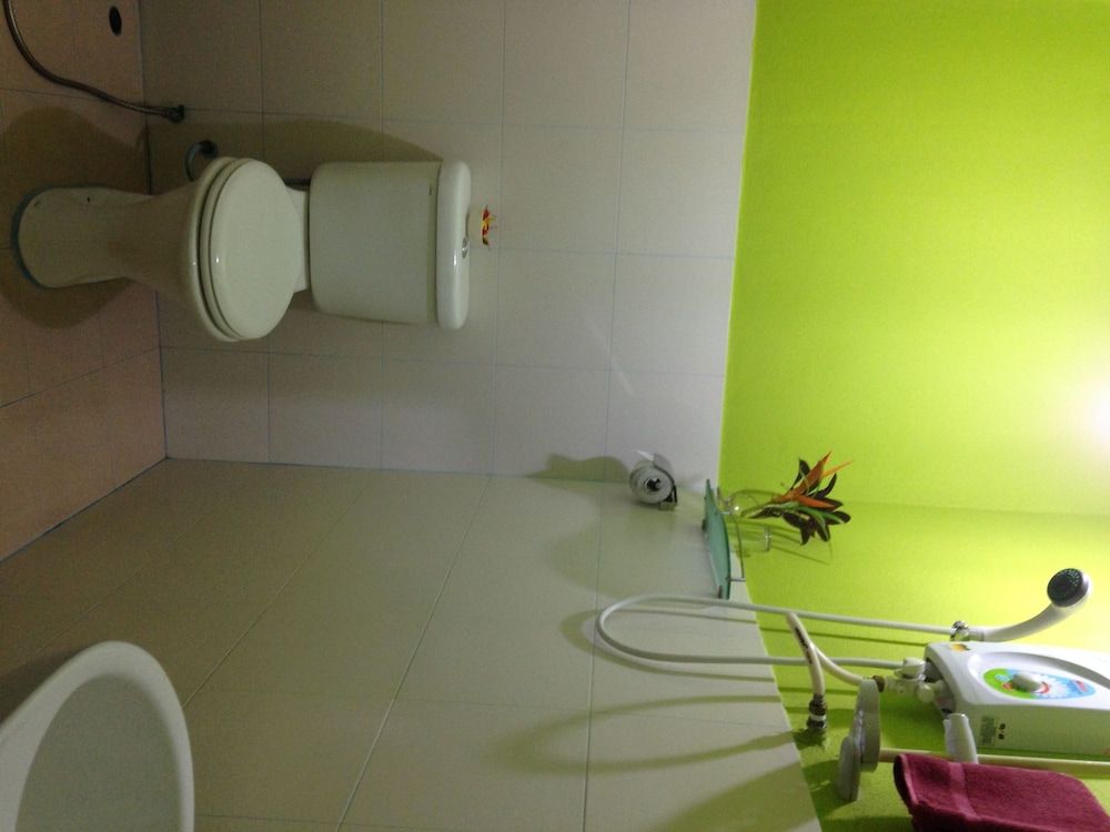 The Box Chalet Standard Box 8