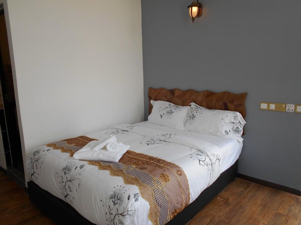 PI GRAND HOTEL 