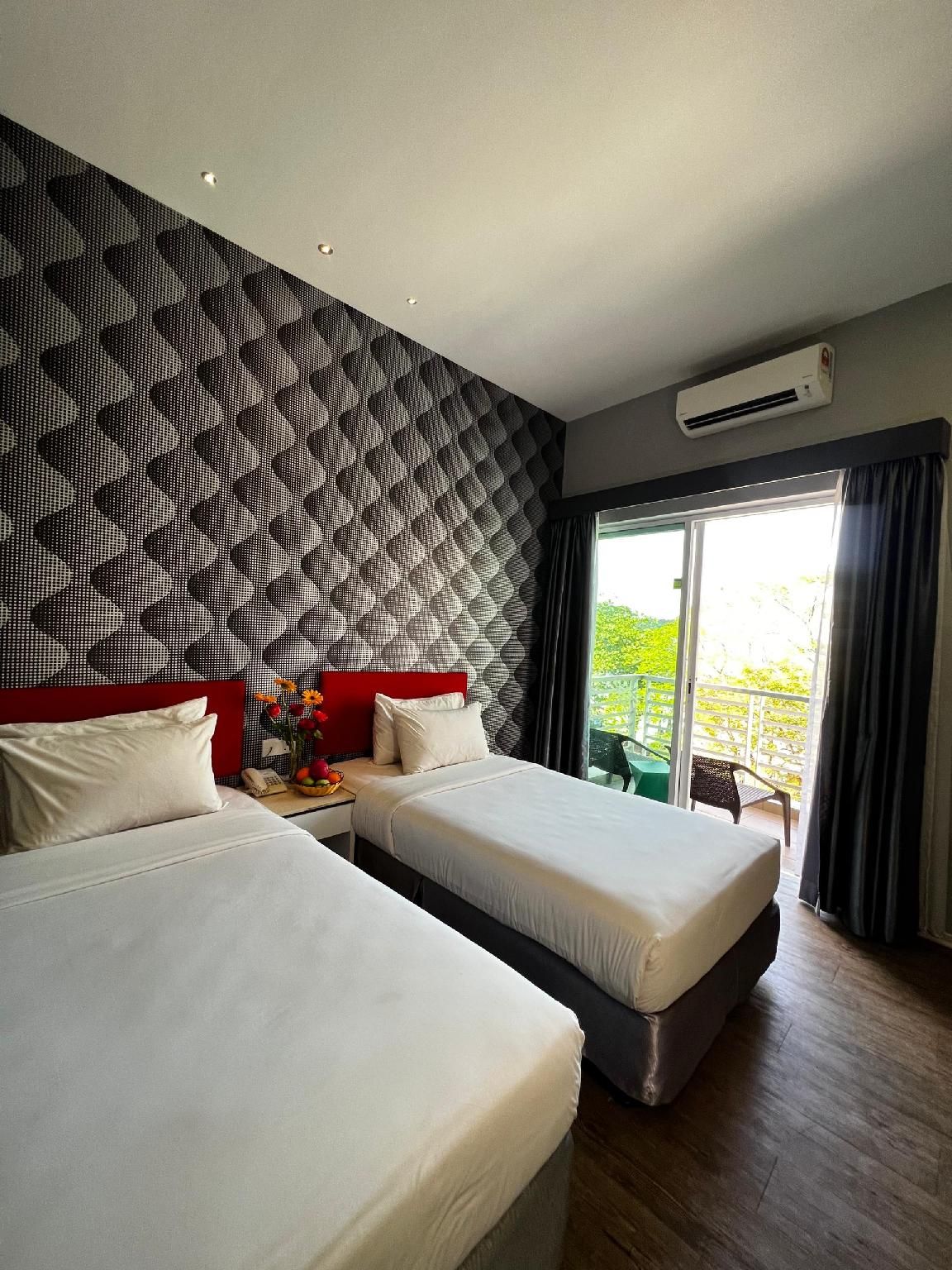 Standard Twin Room Beach Facing