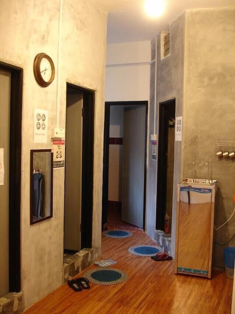 The Bodhi Lodge - Hostel Double Room 6