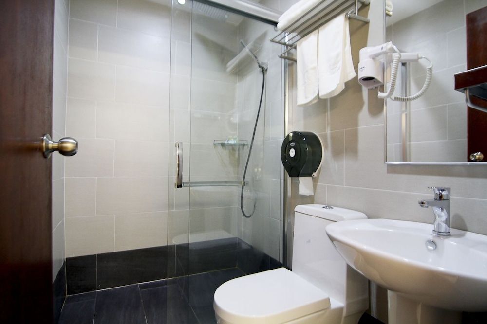 Kingsley Hotel Superior Queen 4