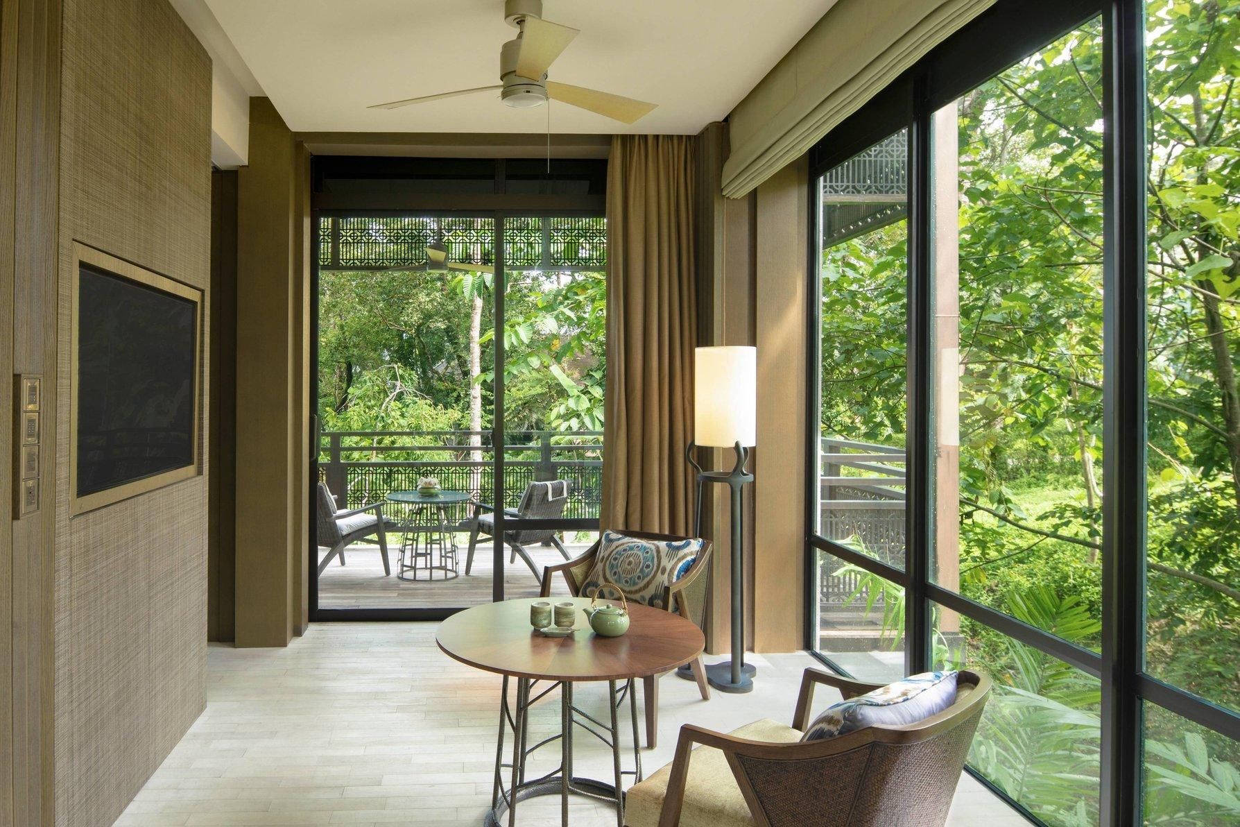 Junior Suite, 1 King, Rainforest view, Corner room, Balcony