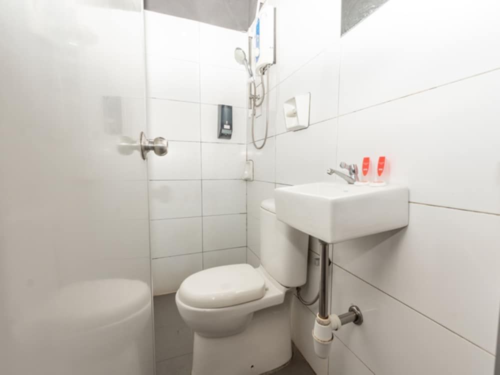 Hotel O Zzz Hotel Deluxe Double Room 4