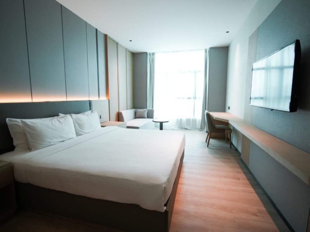 The Inn Bintulu Deluxe King 2