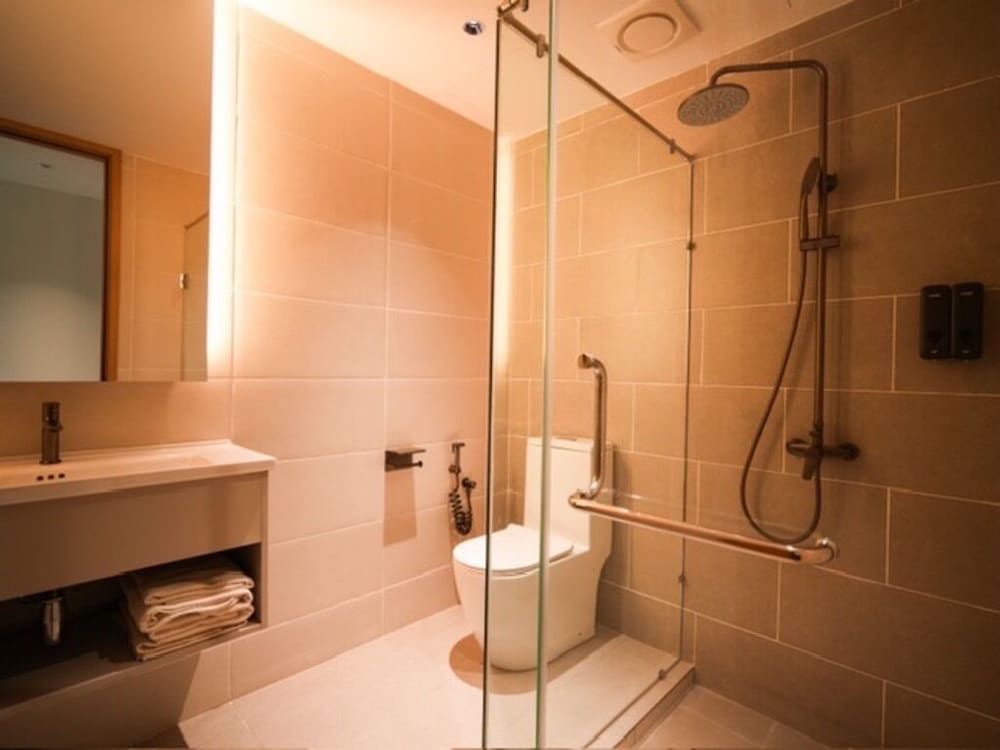 The Inn Bintulu Deluxe King 4