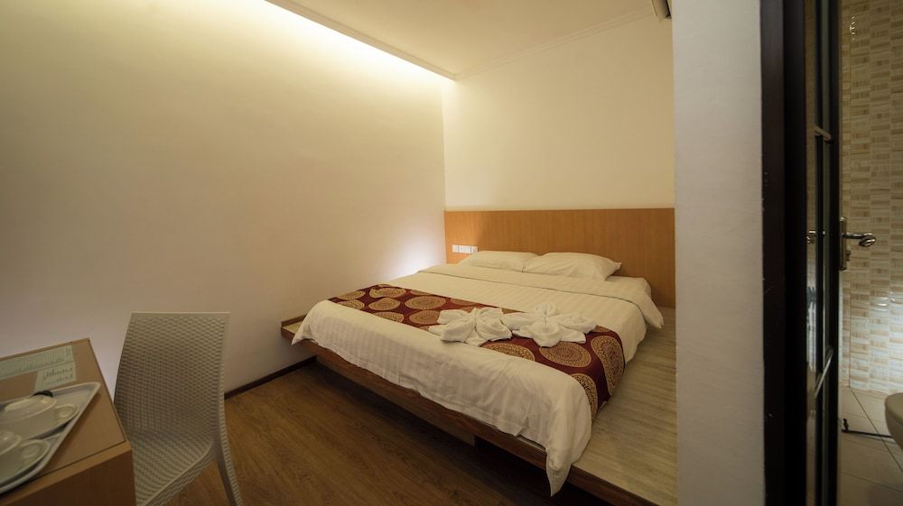 undefined 1 Million Hotel 4