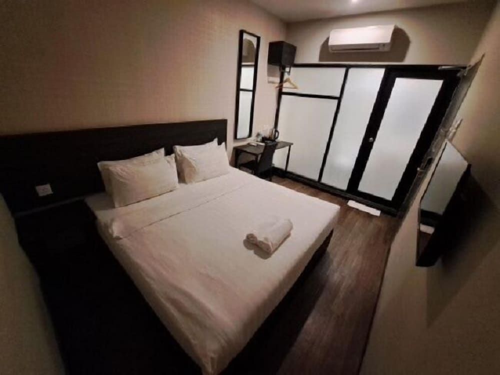 undefined The Square Hotel 8